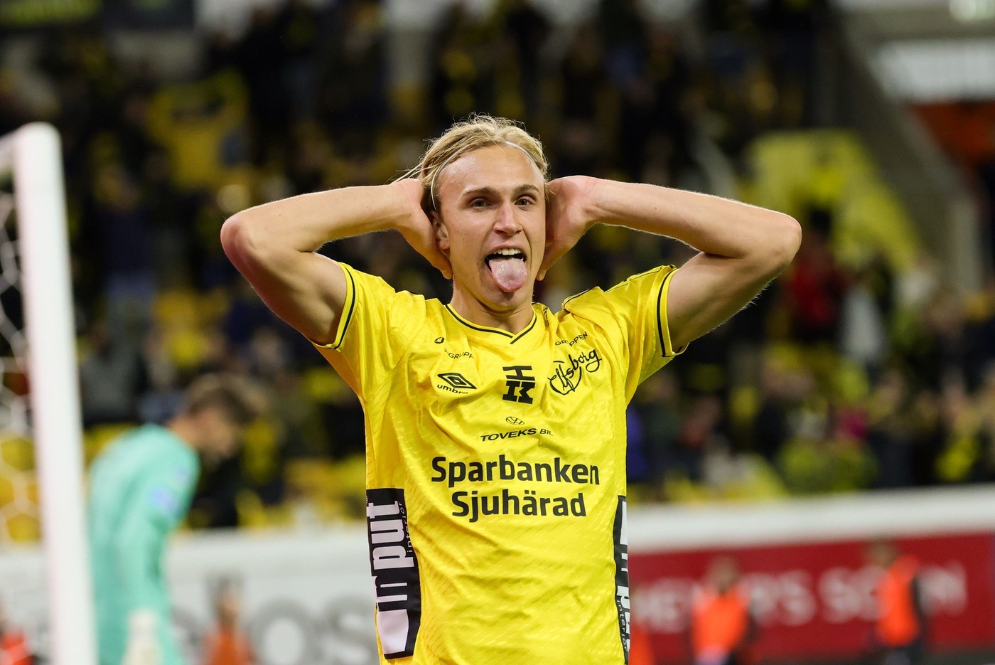 Elfsborg và Malmo gia tăng sức ép trong cuộc đua giành suất dự cúp châu Âu, đồng thời khiến nỗi lo xuống hạng của Halmstad và Kalmar thêm trầm trọng