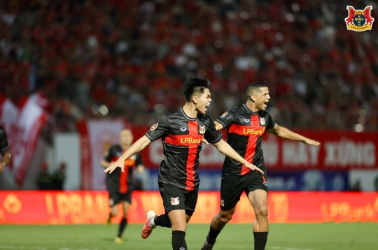 Đội hình tiêu biểu vòng 1 V-League lộ diện, một cái tên đạt điểm 10