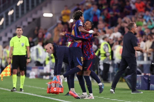 Barca tái lập kỳ tích 76 năm sau màn đại thắng tại Champions League