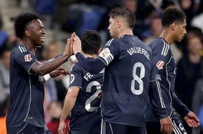 Real Madrid thắng dễ Espanyol, Barca chưa thể vô địch sớm
