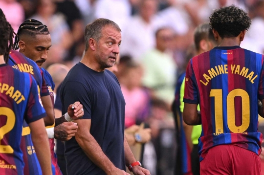 Hansi Flick ra yêu cầu đặc biệt dù Barca đang ghi bàn như máy