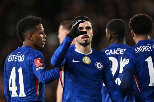 Lập hat-trick siêu đẳng, sao Bồ Đào Nha khiến HLV Chelsea phấn khích