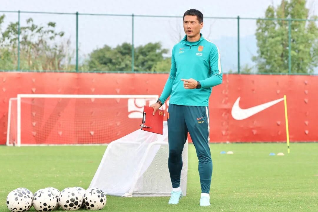 “Tân” đội tuyển quốc gia Trung Quốc sẽ ra mắt tại Trùng Khánh tối nay, Thiệu Gia Nhất muốn trao cơ hội cho các cầu thủ trẻ.