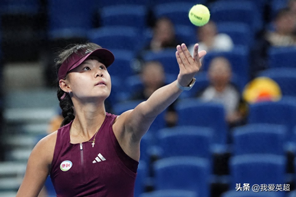 Bất ngờ tại China Open! Sao mai Trung Quốc 16 tuổi giành chiến thắng đầu tiên ở đấu trường chuyên nghiệp, thắng liền 9 game khiến tay vợt nổi tiếng người Đức suy sụp bỏ cuộc.