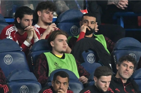 HLV Arne Slot tiết lộ lý do Salah không ra sân trong trận thua trước PSG