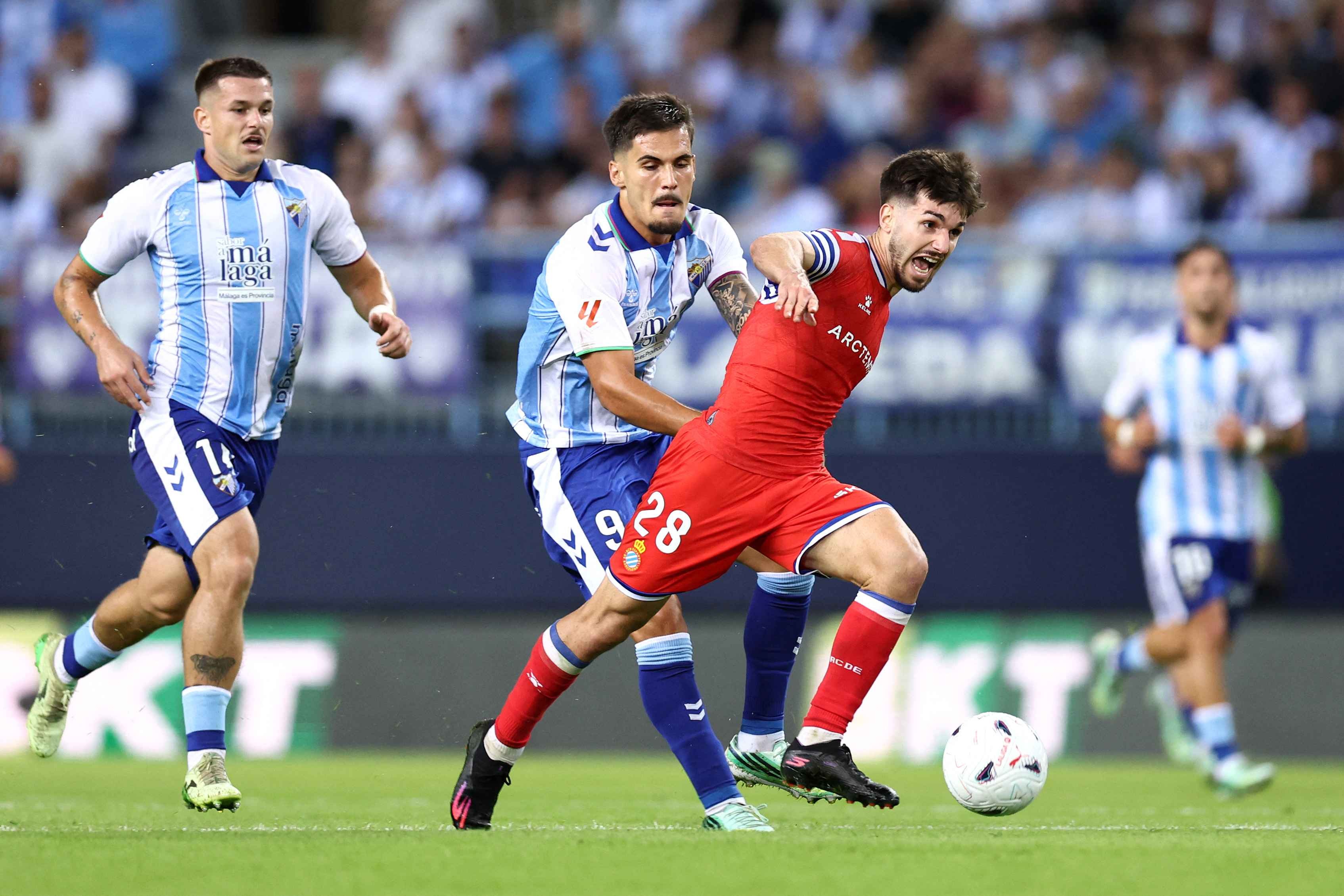 Malaga chưa thắng nổi trận nào nhưng vẫn giành được một điểm muộn màng trước Espanyol, dù vậy họ vẫn chìm sâu ở LaLiga.