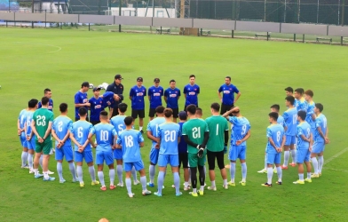 HLV Kim Sang-sik nhận tin không thể buồn hơn trước đại chiến Malaysia