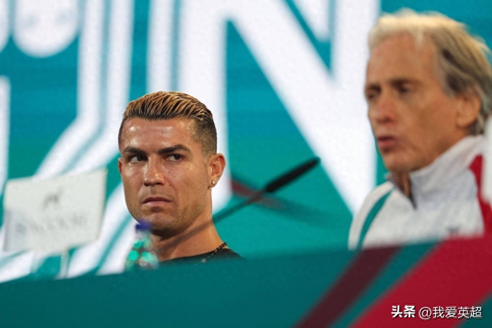 Đổi gió? Liên đoàn bóng đá Bồ Đào Nha sắp xếp cuộc gặp giữa Ronaldo và HLV trưởng vào tuần tới! Mong anh trở lại đội tuyển quốc gia và có màn chia tay đẹp
