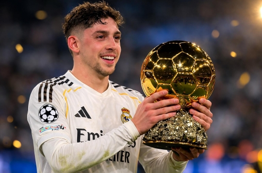 Lập hat-trick đẳng cấp, sao Real Madrid lập tức 'được trao Quả bóng Vàng'
