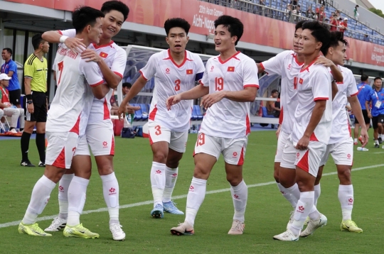 CĐV Đông Nam Á nhắc U23 Việt Nam liên tục khi U23 Thái Lan vào tứ kết ASIAD