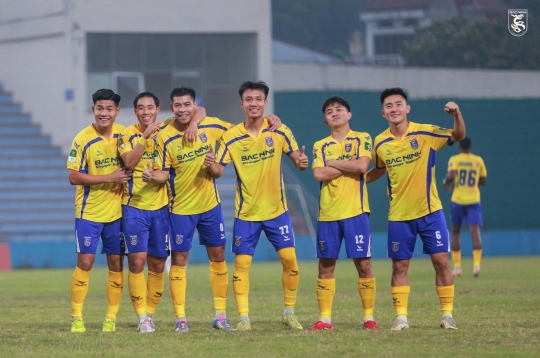 Đội bóng của HLV Park Hang Seo áp sát tấm vé lịch sử lên V-League