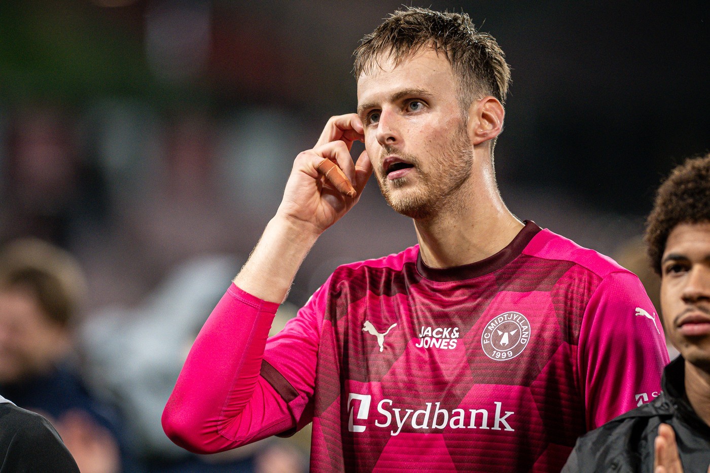 Cú sốc lớn cho FC Midtjylland khi thủ môn tuyển Iceland phải nghỉ thi đấu nhiều tháng.