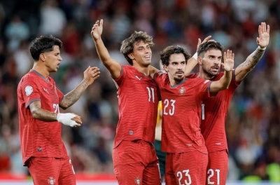 Ronaldo lỡ thời cơ vàng, Bồ Đào Nha vẫn khiến Xứ Wales nhận trái đắng