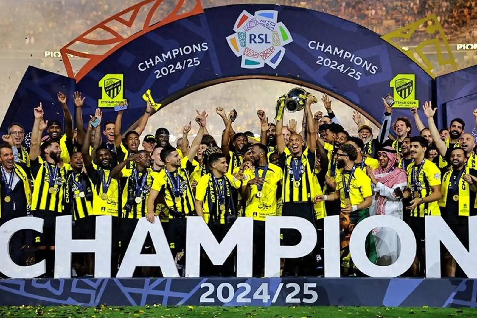 Nhà vô địch bảo vệ ngôi vương của Saudi không còn tham gia? Hai ngôi sao lớn bỏ chạy, Benzema gia nhập Al Hilal, Kante chuyển sang Thổ Nhĩ Kỳ