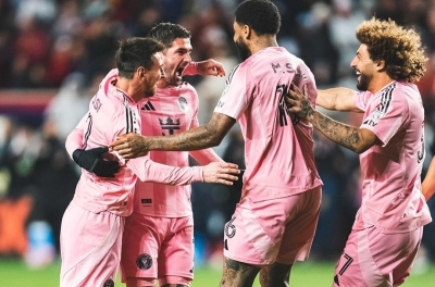 'Cận vệ' và bạn thân tỏa sáng thay phần của Messi