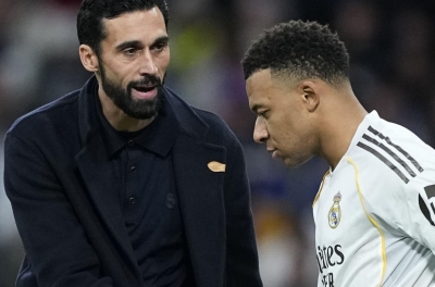 Real nổi giận, Arbeloa phản pháo cực gắt vụ đầu gối Mbappe