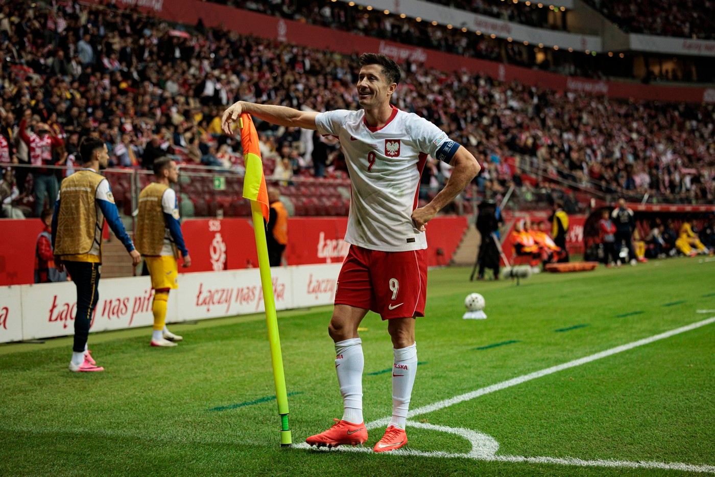 Vượt trội xG và đóng góp phòng ngự: Lewandowski, người hùng hat-trick, đã áp đảo Romania ra sao