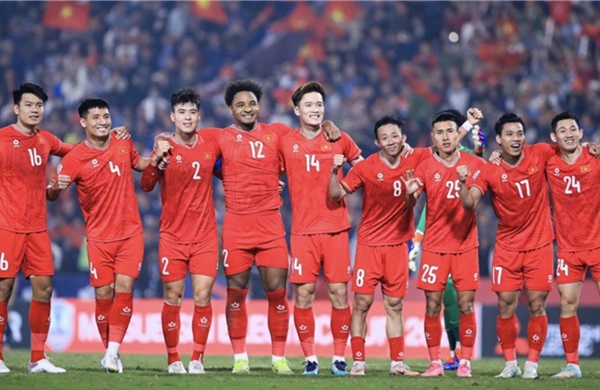 Tuyển Việt Nam áp sát Top 100 thế giới