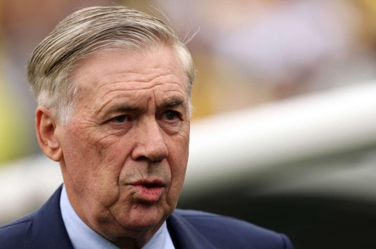 HLV Carlo Ancelotti báo tin không vui đến Barca