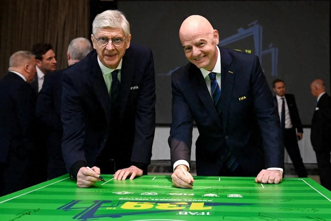 “Quy tắc việt vị mới của Wenger” lại bị hoãn, cuộc tranh luận về logic cơ bản của bóng đá