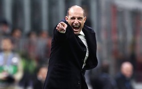 Milan và Napoli chờ 'chung kết' ở sân Maradona