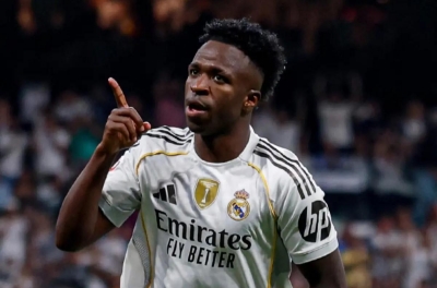 Vinicius bất ngờ gọi điện an ủi 1 ngôi sao Barca
