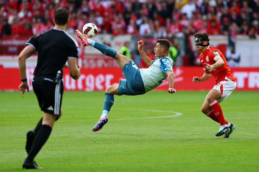 Bayer Leverkusen vượt qua Mainz trong trận cầu bảy bàn nghẹt thở để lọt vào tốp bốn