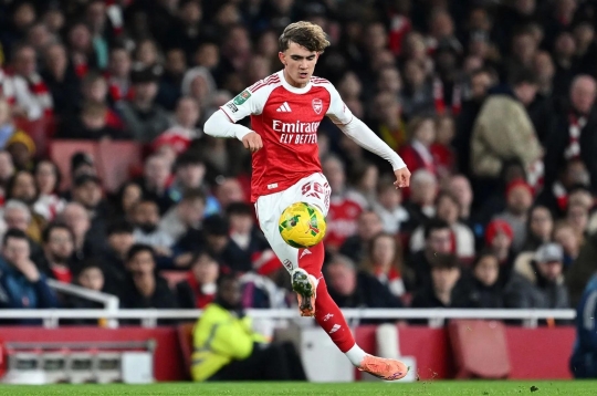 Thần đồng 16 tuổi của Arsenal tái hiện kỳ tích của Wayne Rooney