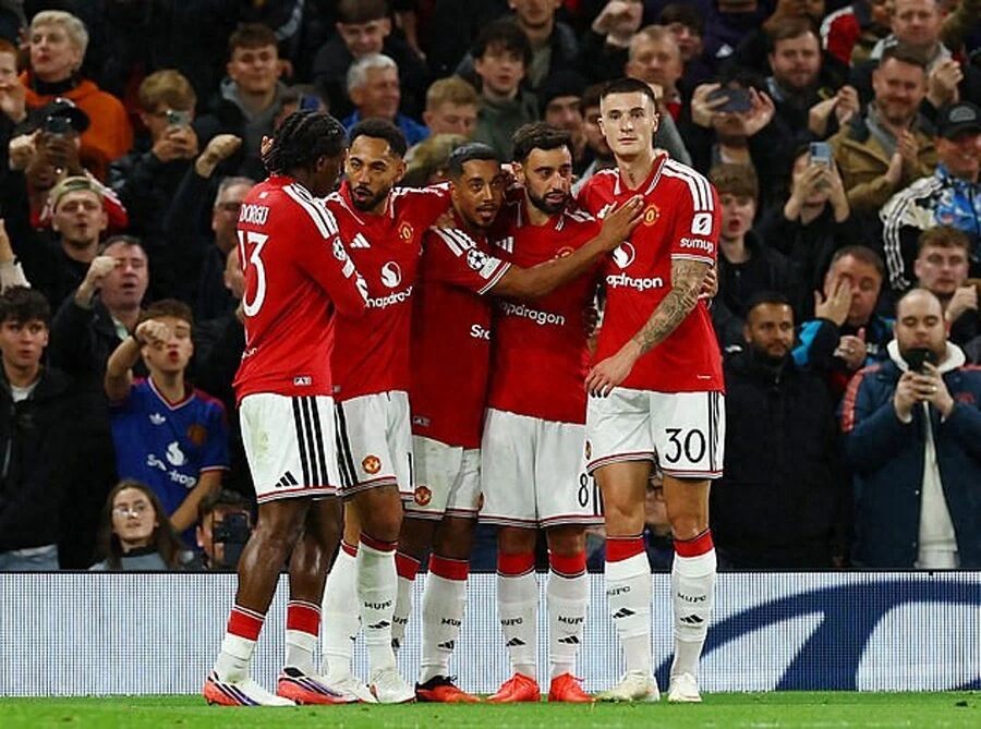 Manchester United mở màn Champions League bằng chiến thắng 4-0! Carrick sẵn sàng cho derby, đội hình đấu Man City đã lộ diện