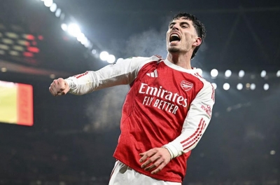 Arsenal phá dớp bán kết, hạ Chelsea nghẹt thở để vào chung kết Carabao Cup