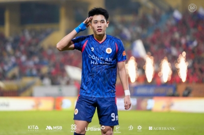 Gây bão tại V-League, Đình Bắc lập tức được vinh danh