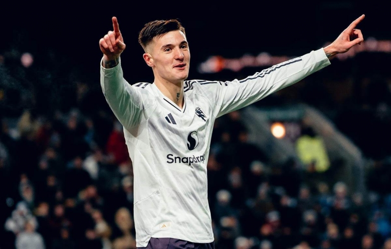 Benjamin Sesko lập cú đúp vẫn bị chê 'không đủ giỏi để chơi cho MU'