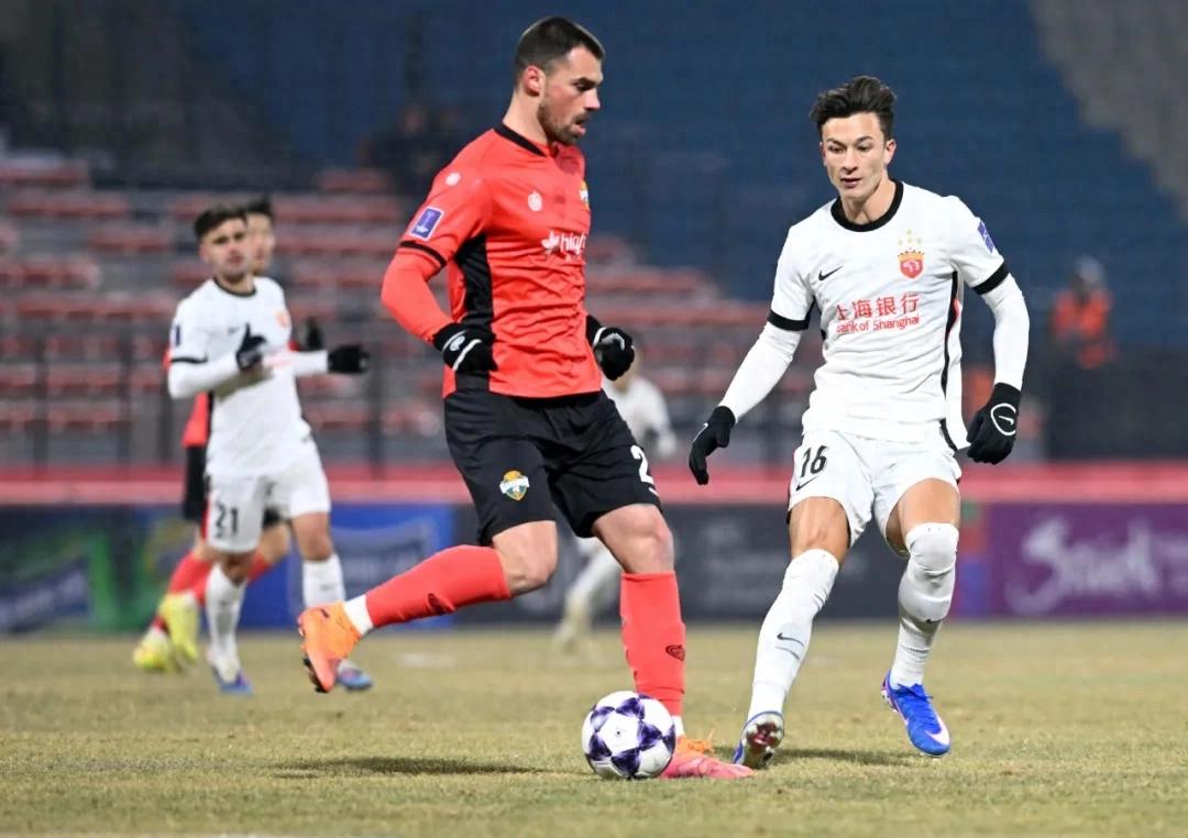 Việc giữ sạch lưới liên tiếp không thể ngăn Shanghai Haigang bị loại khỏi AFC Champions League, nhiều tân binh đã hoàn thành bài kiểm tra thực chiến.