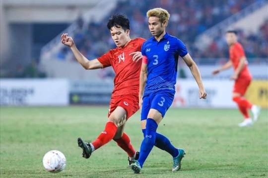 Sao Việt kiều bất ngờ vượt qua Theerathon trước FIFA ASEAN Cup