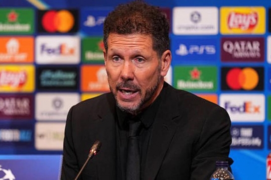 Simeone nói điều bất ngờ về trọng tài sau khi thua Arsenal