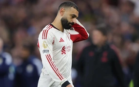 Liverpool chia tay Salah bằng cách cho ngồi dự bị?