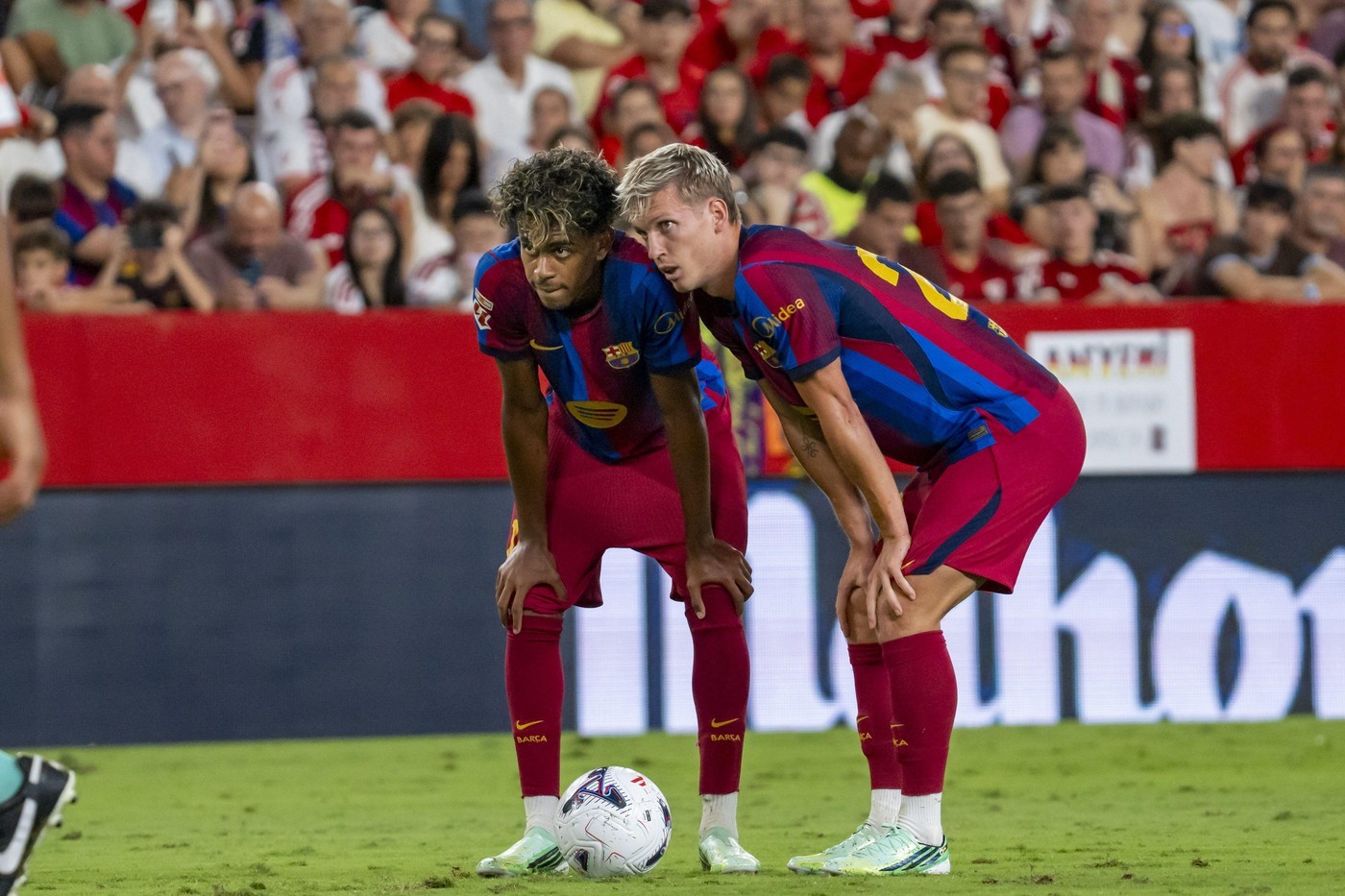 Tại sao Barcelona có thể bị thuyết phục bán Dani Olmo cho Bayern Munich vào tháng Giêng