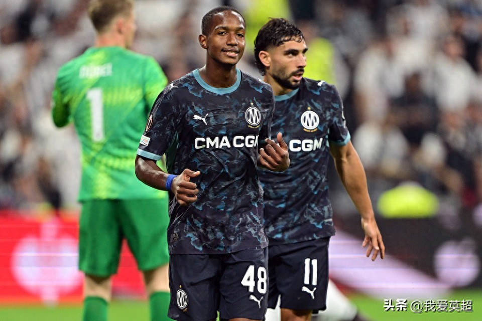 1-4! Câu lạc bộ giàu thành tích nhất Ligue 1 với 10 chức vô địch gặp thất bại đầu tiên ở Europa League, thua 4 trận liên tiếp trên mọi đấu trường, huấn luyện viên 60 tuổi từng bị Beijing Guoan sa thải đứng trước nguy cơ mất việc.