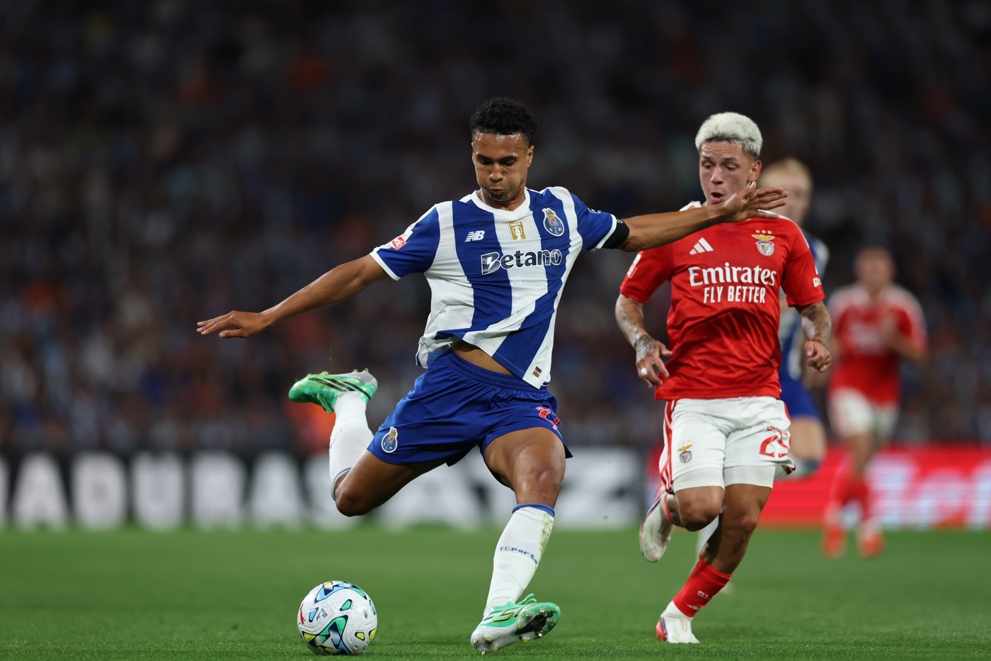 Alberto Costa của Porto có thể mang lại điều gì cho Arsenal hoặc Man Utd ở vị trí hậu vệ phải
