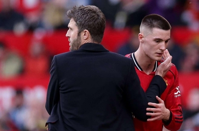 'Muốn vô địch MU phải có tiền đạo đẳng cấp hơn Sesko'