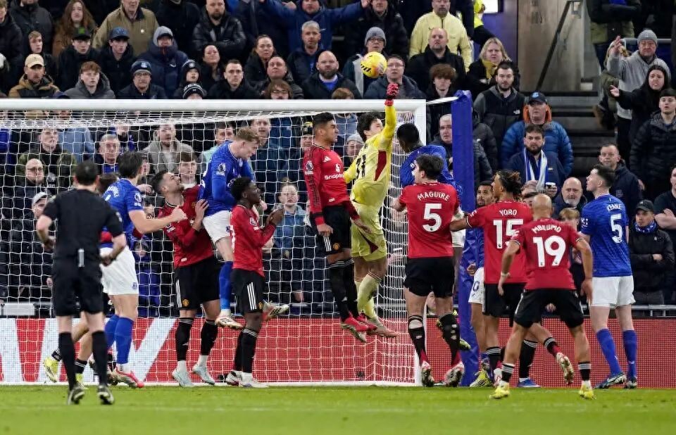Manchester United sở hữu thủ môn xuất sắc nhất Premier League hiện tại! Dù phản xạ cứu thua kém hơn De Gea, nhưng được ca ngợi là bản hợp đồng tốt nhất mùa hè.