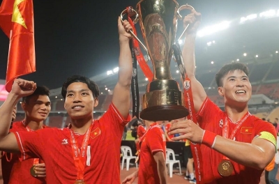 Tin nóng bóng đá trưa 4/6: Báo Indonesia thách thức ĐT Việt Nam, World Cup 2026 dậy sóng với loạt tin nóng