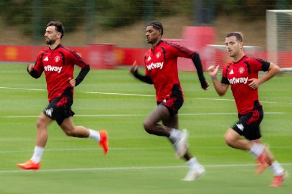 Rashford phàn nàn rằng các HLV cũ của Man United không dạy tốt mình! Bruno Fernandes nói anh ấy đã thay đổi, đến tập luyện sớm thứ hai