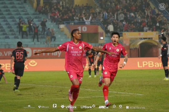 NÓNG: CAHN có thể vô địch V-League ngay vòng đấu tới