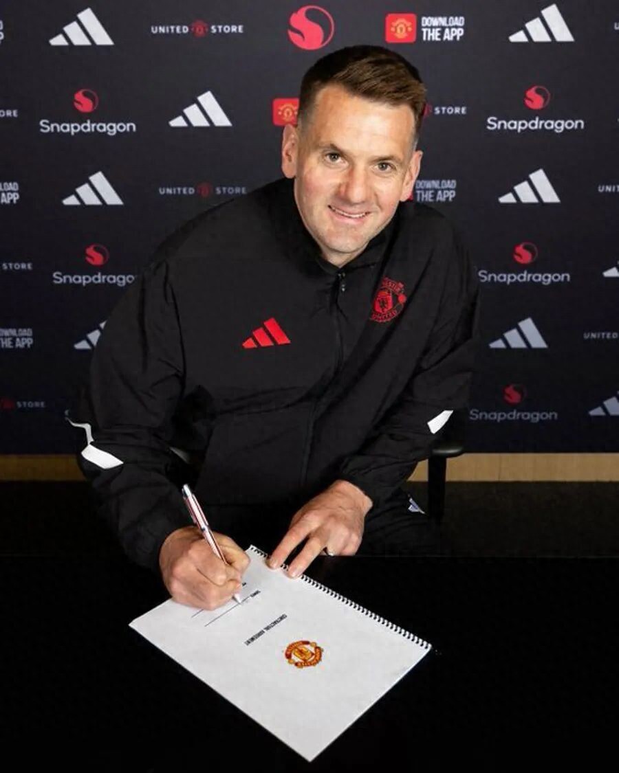 Manchester United chính thức gia hạn với lão tướng! Sao trẻ không muốn dự bị dự kiến rời đội vào mùa hè, Onana trở lại tập luyện trước mùa giải