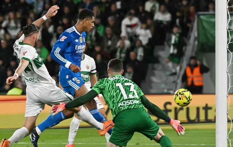 Bellingham cứu Real Madrid thoát thua sốc trước Elche