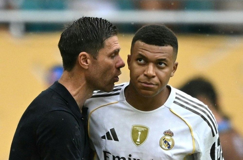 Mbappe và Xabi Alonso tạo ra vụ bê bối lớn tại Real Madrid