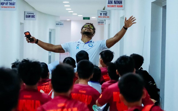 Xuân Son nghỉ 2 tháng, lỡ 7 trận đấu của Nam Định
