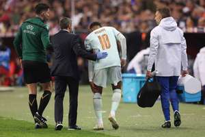 Real Madrid xác nhận Mbappe bị quá duỗi đầu gối và sẽ kịp bình phục cho trận Clasico.