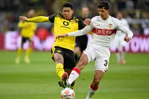 Stuttgart ghi bàn muộn để ngăn Dortmund thắng trong trận cầu sáu bàn thắng kịch tính
